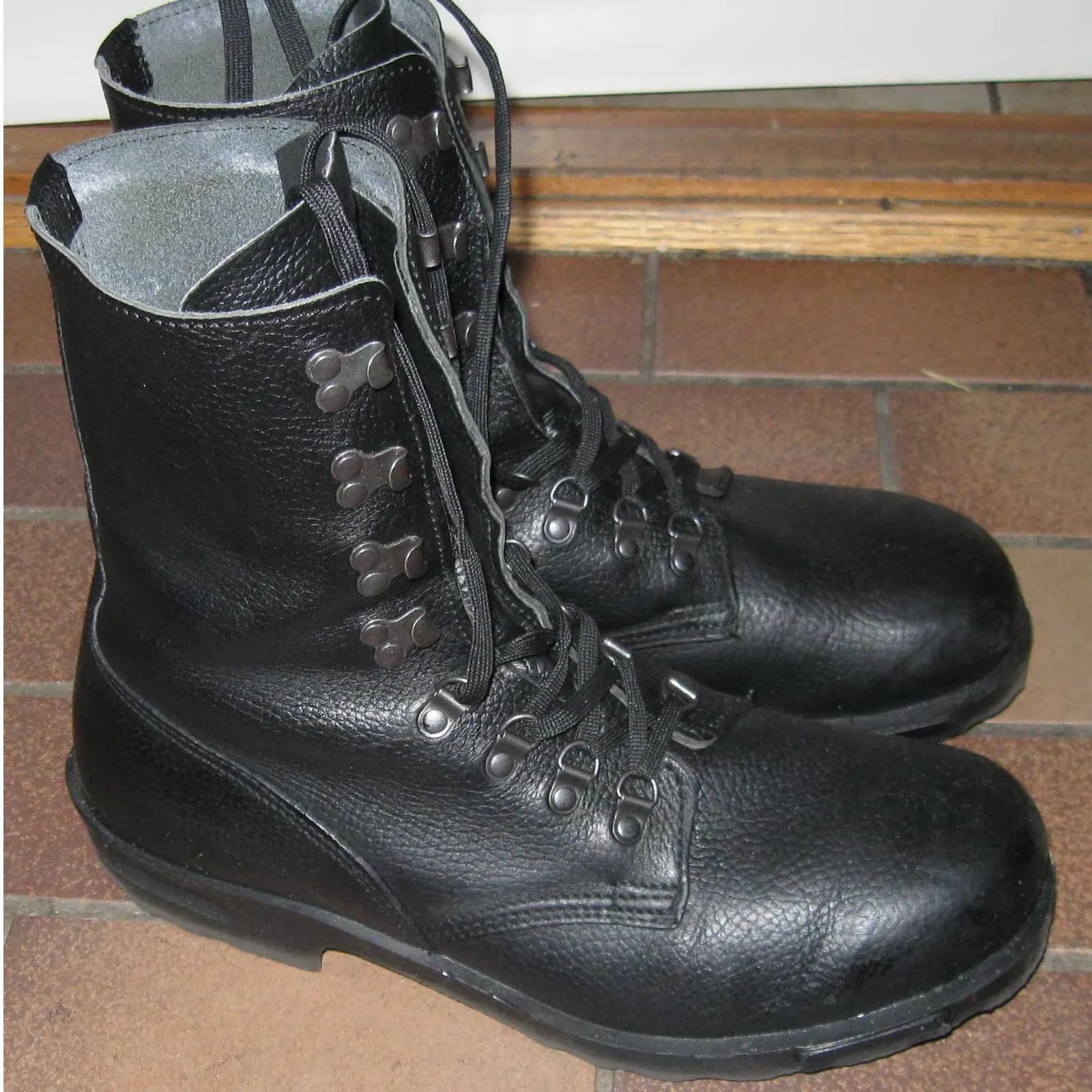 Combat Nero shoes vista frontale