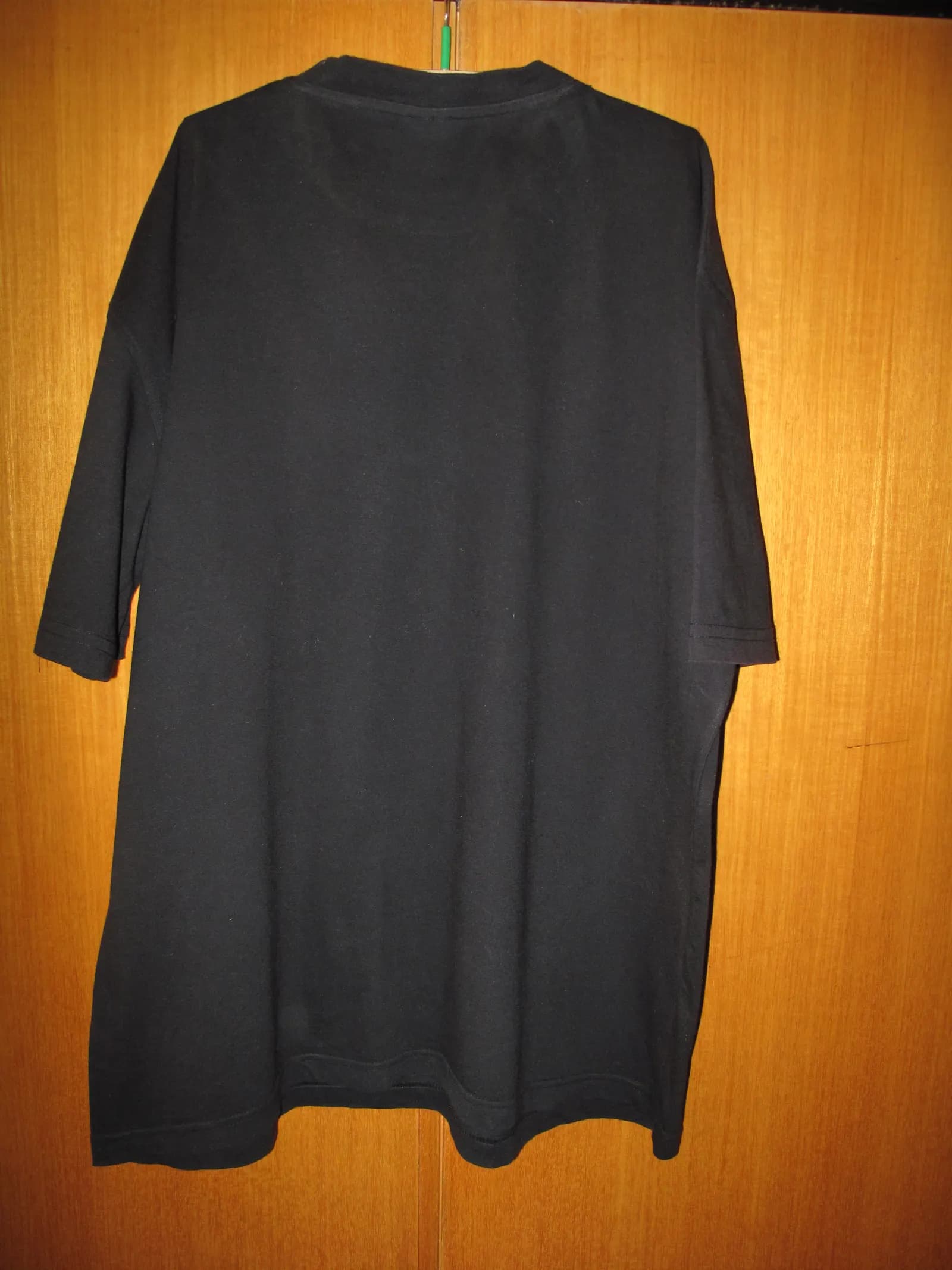 Maglia Nera clothing vista laterale